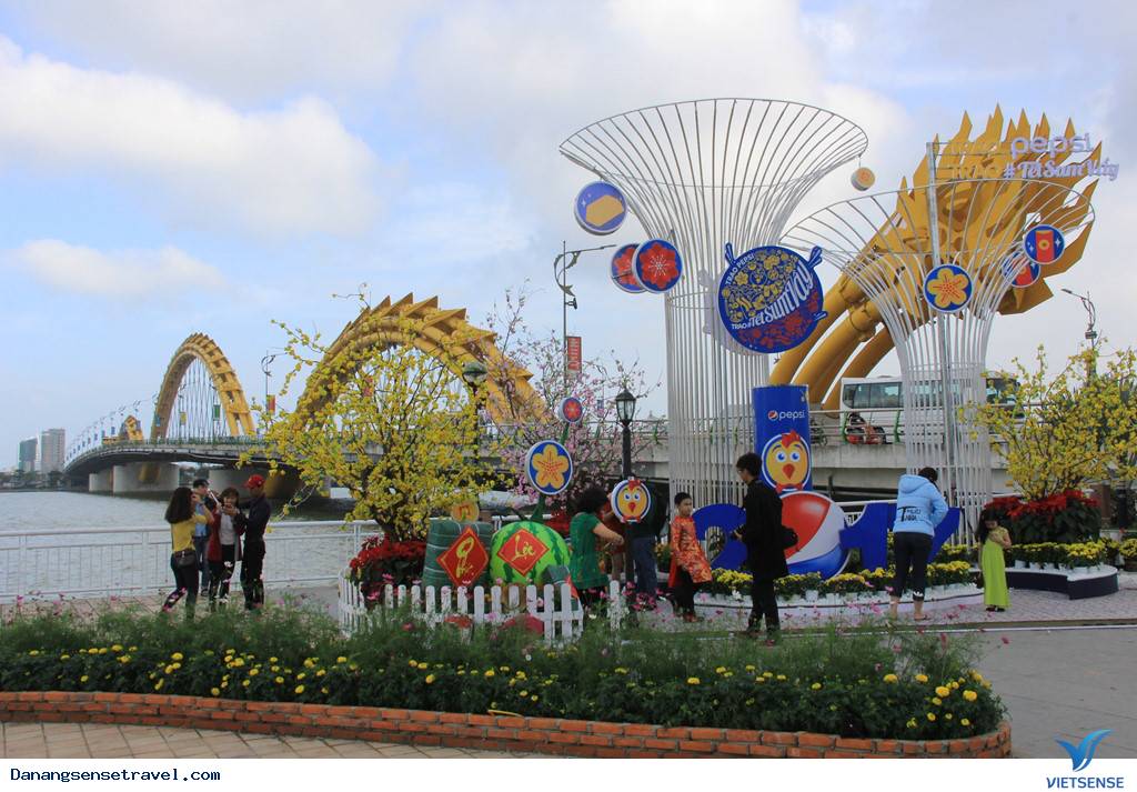 Con đường đi bộ đẹp nhất chỉ có ở Bạch Đằng Đà Nẵng - Ảnh 6 Con đường đi bộ đẹp nhất chỉ có ở Bạch Đằng Đà Nẵng - Ảnh 6