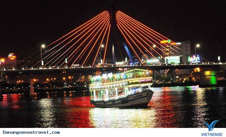 Du thuyền trên sông Hàn