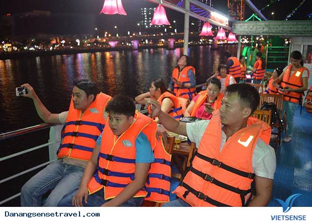 Đà Nẵng các tàu hành trình đạt chuẩn trên sông Hàn - Ảnh 2 Đà Nẵng các tàu hành trình đạt chuẩn trên sông Hàn - Ảnh 2
