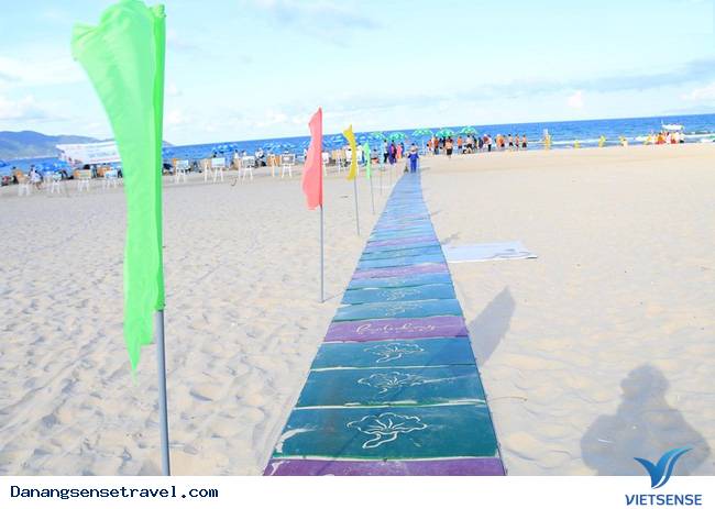 Đà Nẵng đã có đường ra biển dành riêng cho người khuyết tật - Ảnh 2 Đà Nẵng đã có đường ra biển dành riêng cho người khuyết tật - Ảnh 2