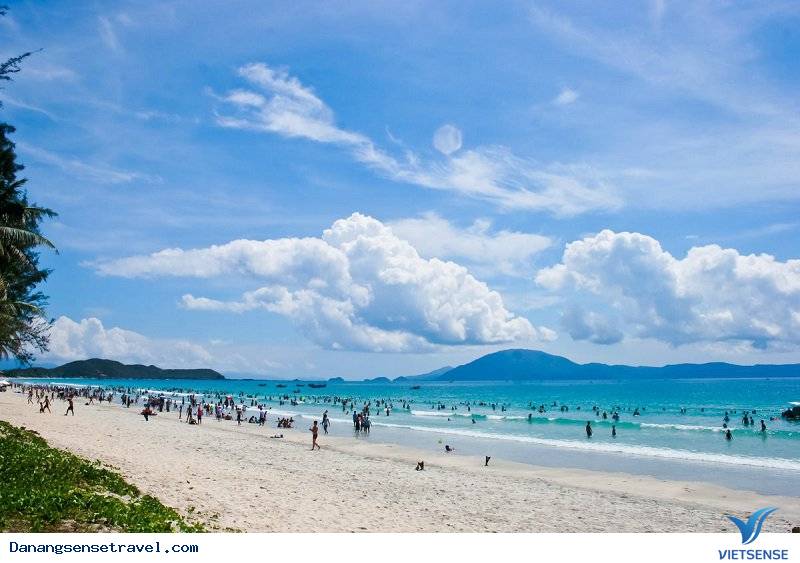 Đà Nẵng đón khách thăm quan mùa cao điểm - Ảnh 1