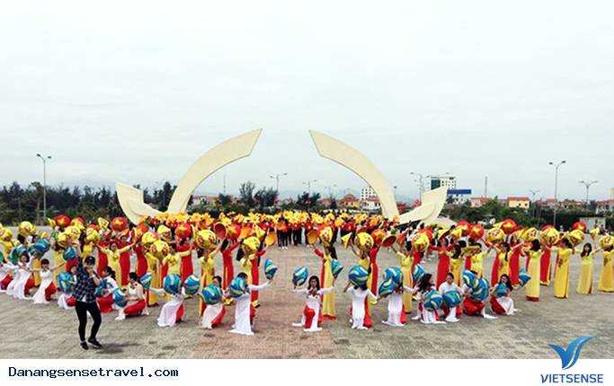 Đà Nẵng khai mạc Mùa thăm quan, nghỉ dưỡng biển - Ảnh 1 Đà Nẵng khai mạc Mùa thăm quan, nghỉ dưỡng biển - Ảnh 1