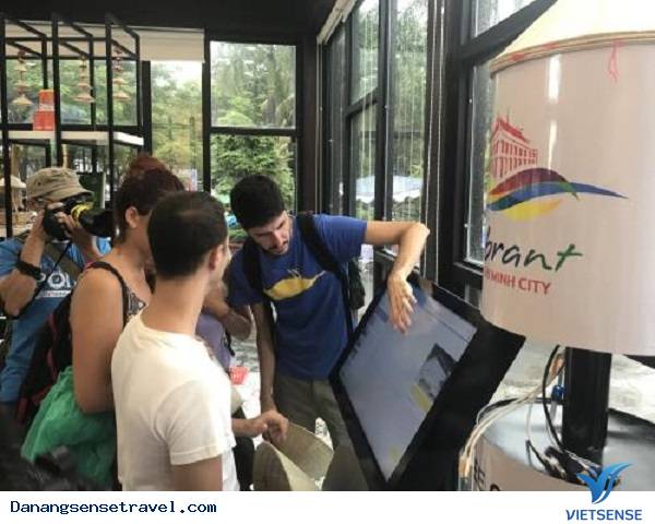 Đà Nẵng những chiếc xe thông tin phục vụ khách thăm quan - Ảnh 2 Đà Nẵng những chiếc xe thông tin phục vụ khách thăm quan - Ảnh 2
