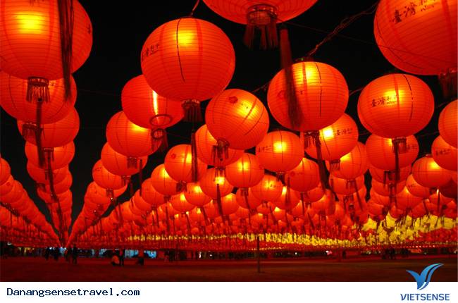 Đà Nẵng: Nổi bật với con đường ánh sáng cùng sắc màu đèn lồng - Ảnh 1 Đà Nẵng: Nổi bật với con đường ánh sáng cùng sắc màu đèn lồng - Ảnh 1