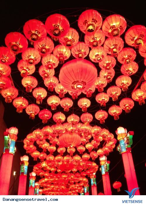 Đà Nẵng: Nổi bật với con đường ánh sáng cùng sắc màu đèn lồng - Ảnh 2 Đà Nẵng: Nổi bật với con đường ánh sáng cùng sắc màu đèn lồng - Ảnh 2