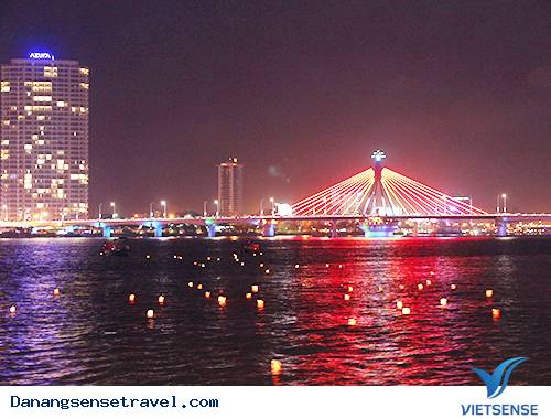 Đà Nẵng Thả Hoa Đăng Trên Sông Hàn - Ảnh 2