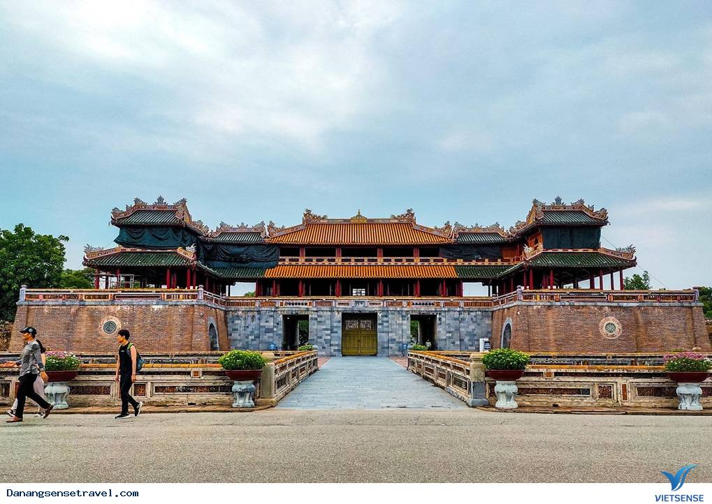 “Đi mòn gót” thưởng thức ẩm thực xứ Huế với 500.000 đồng - Ảnh 1 “Đi mòn gót” thưởng thức ẩm thực xứ Huế với 500.000 đồng - Ảnh 1