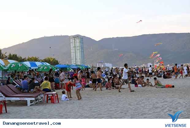 Dịp nghỉ lễ 30- 4 và 1- 5 nhiều Lữ khách
 lựa chọn thăm quan Đà Nẵng - Ảnh 1