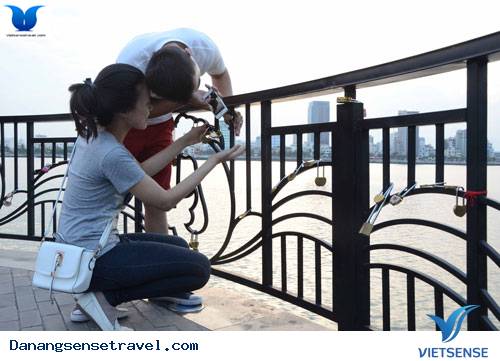hành trình Đà Nẵng Ngắm Cầu Khóa Tình Yêu Đầu Tiên Ở Việt Nam - Ảnh 2