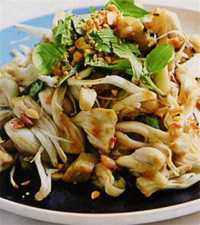 Gỏi trứng cá chuồn đậm hương vị biển Đà Nẵng - Ảnh 1