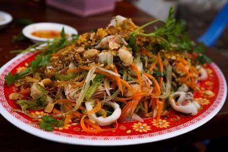 Gỏi trứng cá chuồn đậm hương vị biển Đà Nẵng - Ảnh 3