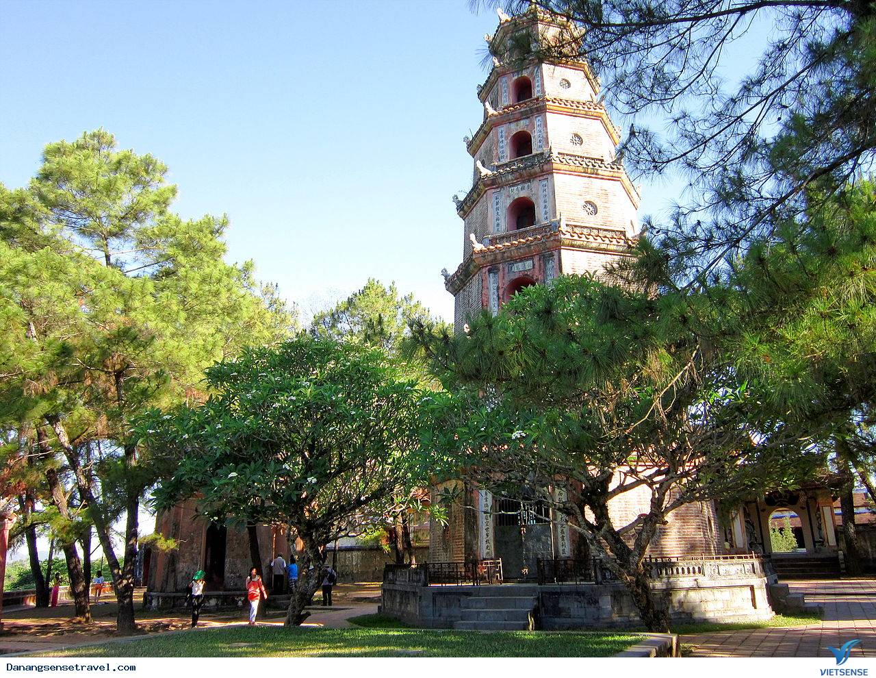 Tháp Phước Duyên