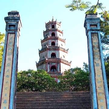 Giới Thiệu Một Số Địa Danh Nổi Tiếng Khác - Ảnh 2