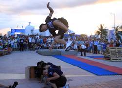 Giới trẻ Đà Nẵng sôi động cùng Parkour Freeruning - Ảnh 3 Giới trẻ Đà Nẵng sôi động cùng Parkour Freeruning - Ảnh 3