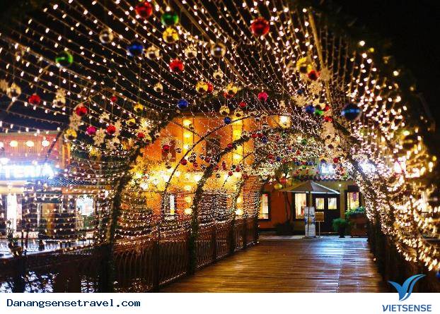 Hot rần rần cây thông lồng đèn cao nhất Việt Nam tại Hội An - Ảnh 3 Hot rần rần cây thông lồng đèn cao nhất Việt Nam tại Hội An - Ảnh 3