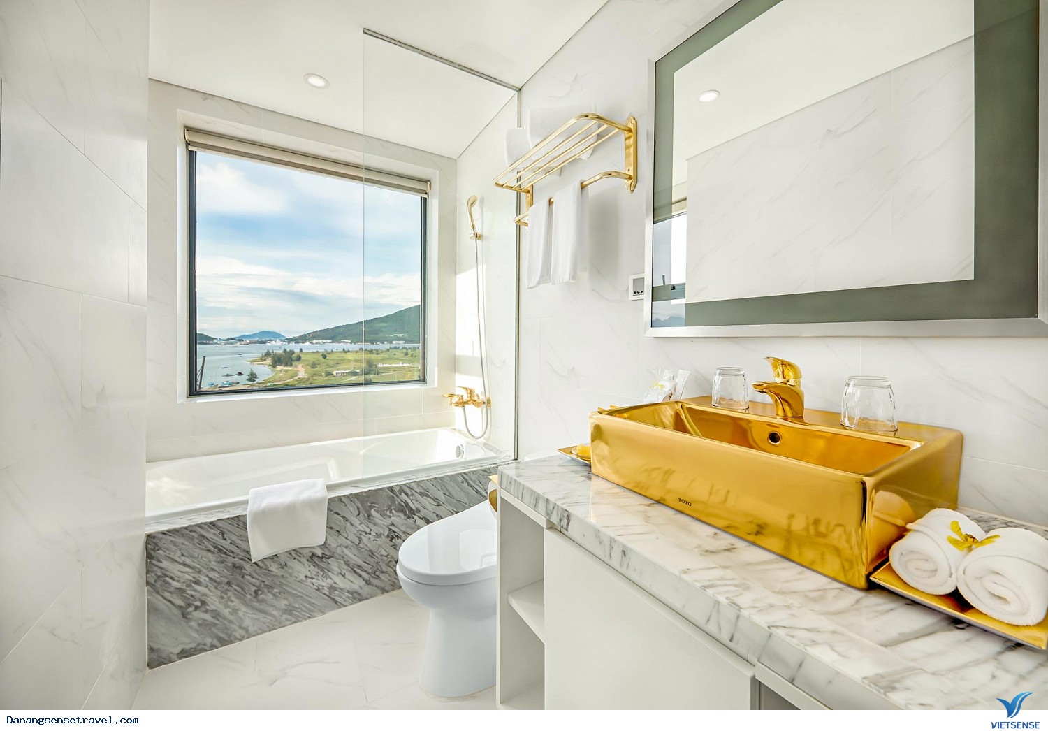 Khách Sạn Dát Vàng 5 sao Golden Bay Đà Nẵng