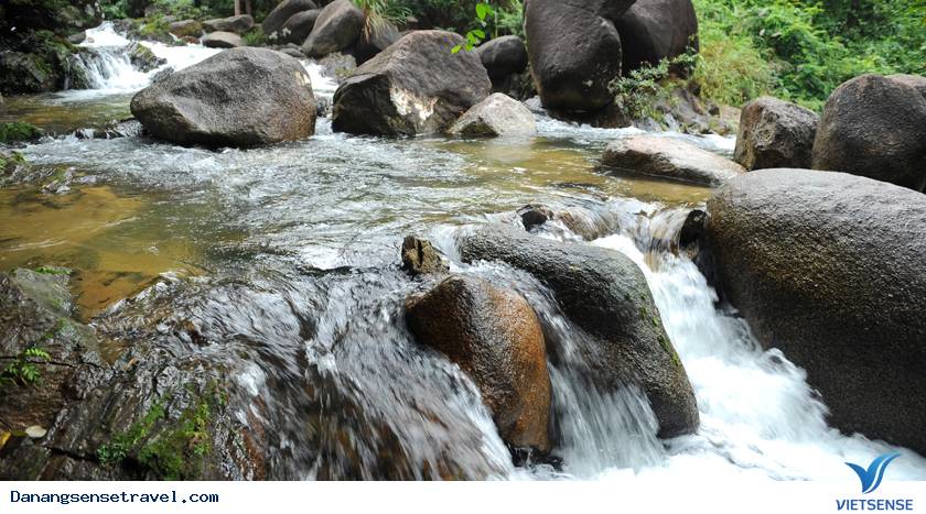 Khám phá vẻ đẹp của suối Đá Ngầm Đà Nẵng - Ảnh 3 Khám phá vẻ đẹp của suối Đá Ngầm Đà Nẵng - Ảnh 3