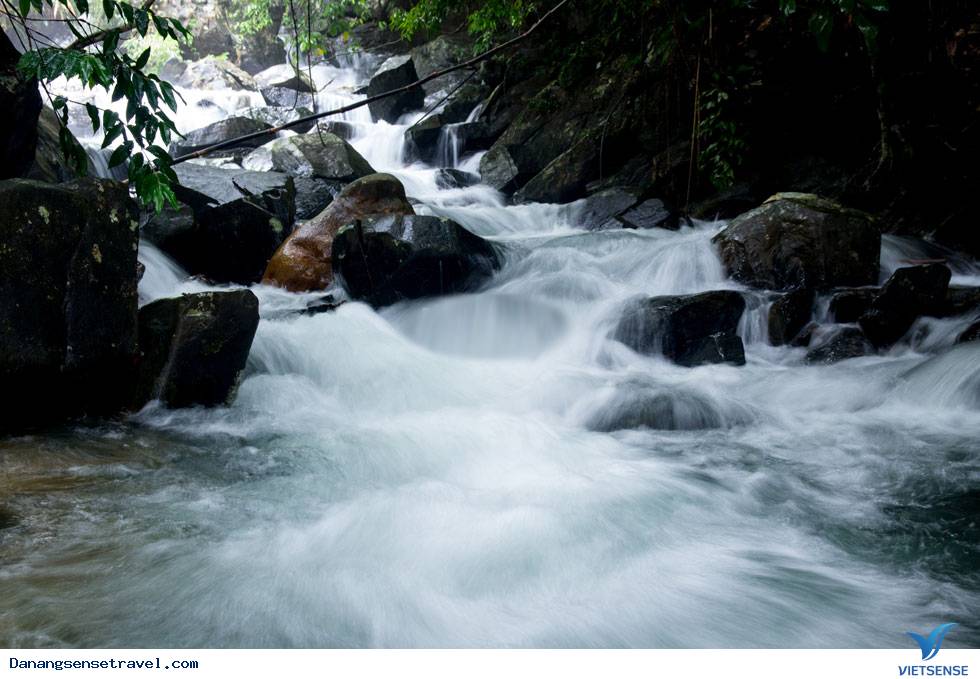 Khám phá vẻ đẹp của suối Đá Ngầm Đà Nẵng - Ảnh 1 Khám phá vẻ đẹp của suối Đá Ngầm Đà Nẵng - Ảnh 1