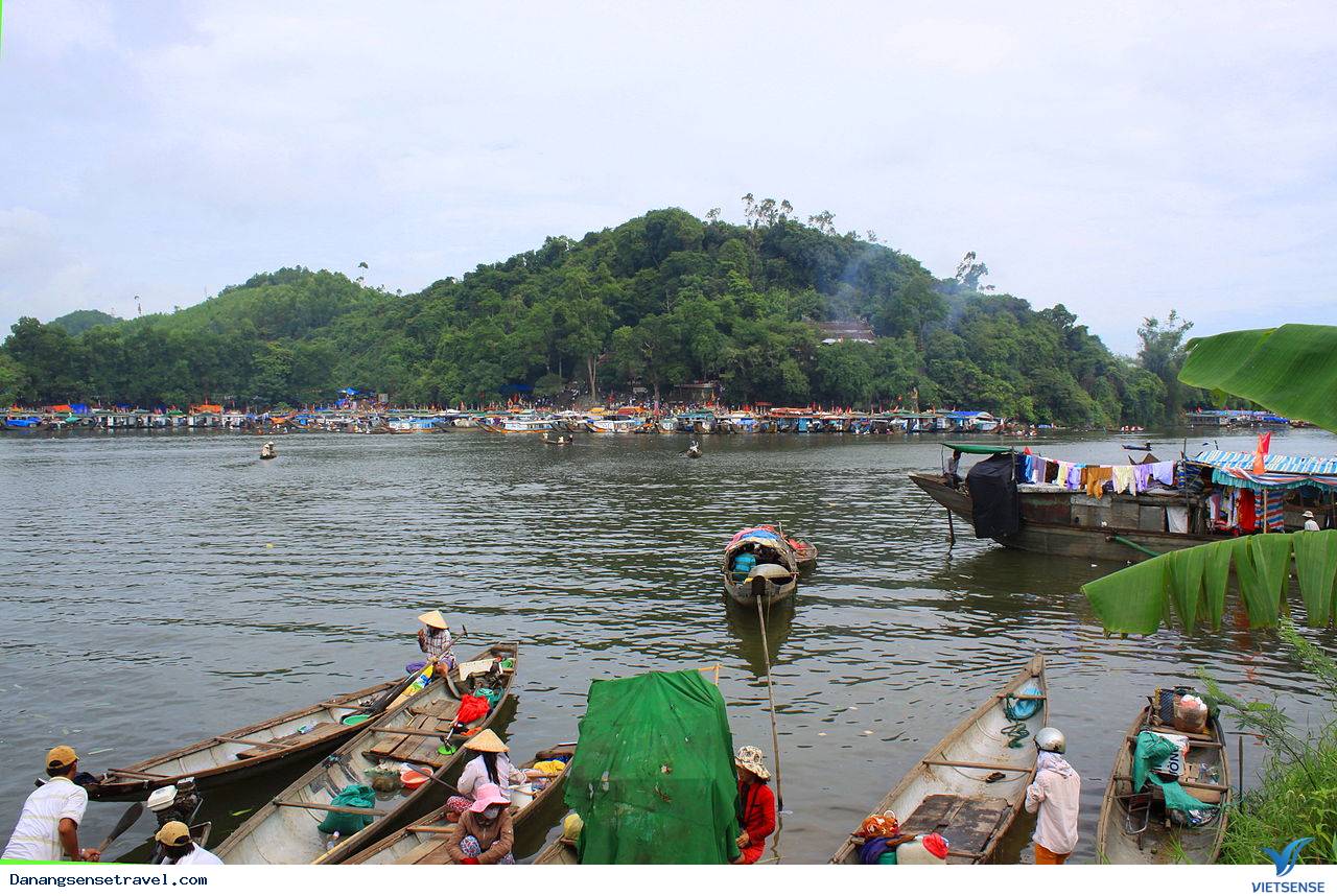 Lễ hội Điện Hòn Chén - Ảnh 1