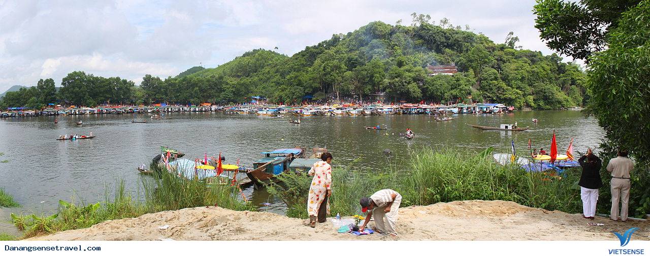 Lễ hội Điện Hòn Chén - Ảnh 2