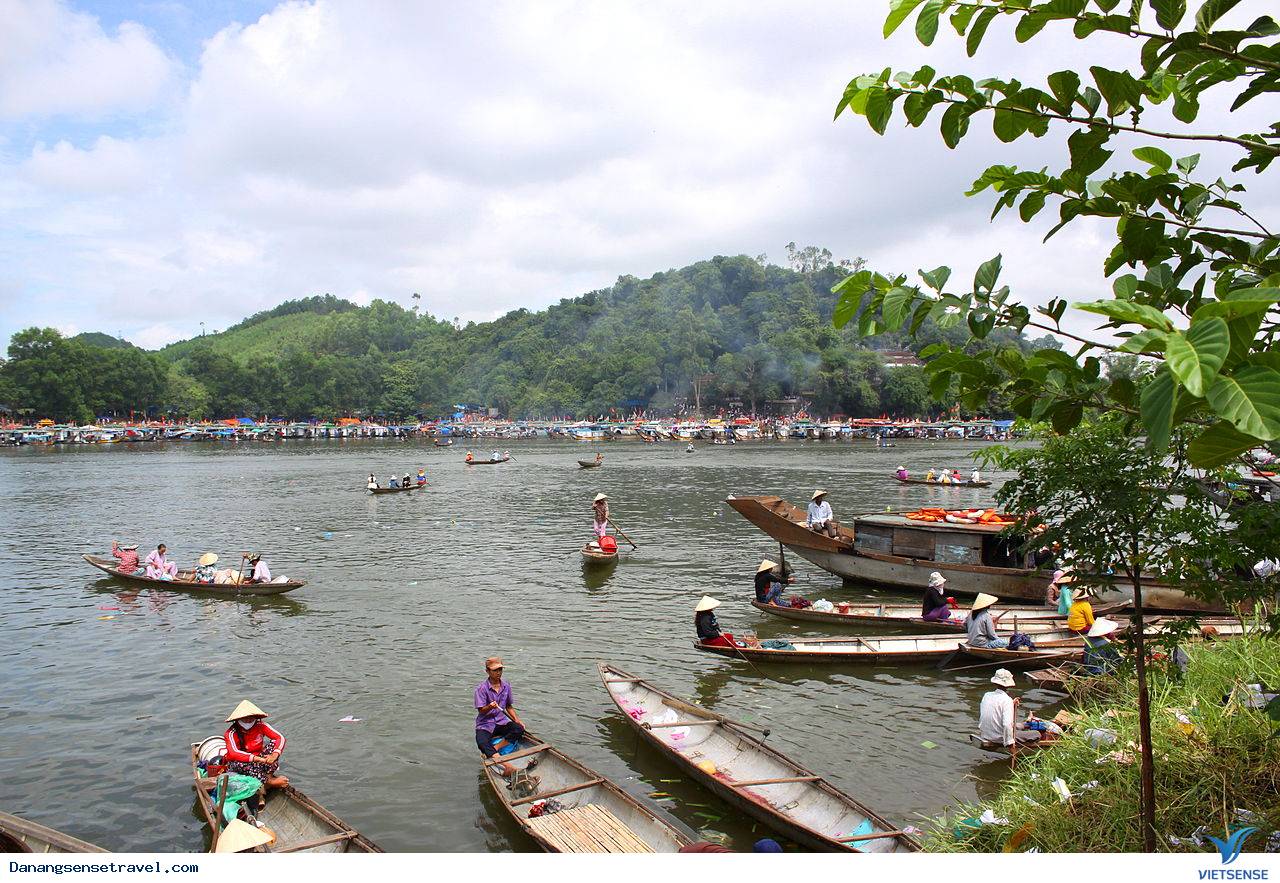 Lễ hội Điện Hòn Chén - Ảnh 3