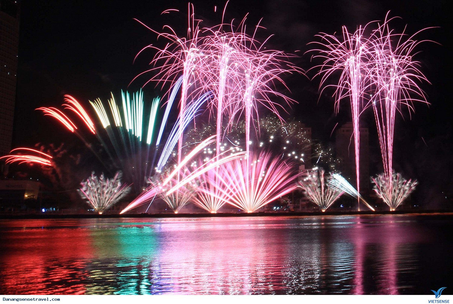 Lễ hội pháo hoa thường niên tại Đà Nẵng - Ảnh 1 Lễ hội pháo hoa thường niên tại Đà Nẵng - Ảnh 1