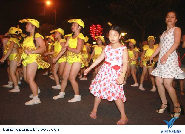 Lung linh sắc màu đêm hội Carnaval Đà Nẵng - Ảnh 5