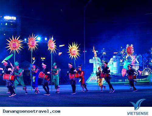 Lung linh sắc màu đêm hội Carnaval Đà Nẵng - Ảnh 2