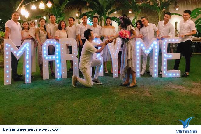 Màn cầu hôn rực lửa của chàng trai Đà Nẵng và cô gái Lào - Ảnh 1 Màn cầu hôn rực lửa của chàng trai Đà Nẵng và cô gái Lào - Ảnh 1