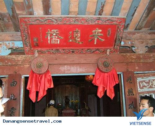 Mắt cửa ở phố cổ Hội An - Ảnh 2 Mắt cửa ở phố cổ Hội An - Ảnh 2