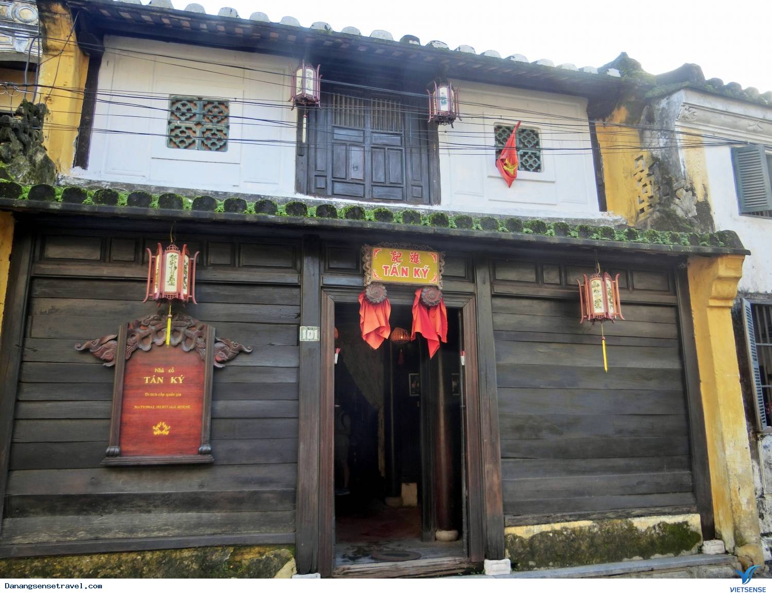 Mắt cửa ở phố cổ Hội An - Ảnh 4 Mắt cửa ở phố cổ Hội An - Ảnh 4