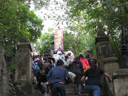 Ngũ Hành Sơn Đón 16.000 Lượt Khách Tham Quan - Ảnh 2