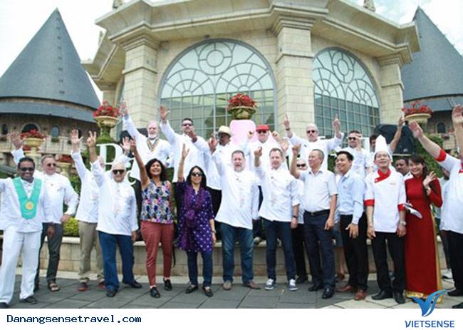 Những đầu bếp quốc tế trổ tài tại Bà Nà Hills - Ảnh 2 Những đầu bếp quốc tế trổ tài tại Bà Nà Hills - Ảnh 2