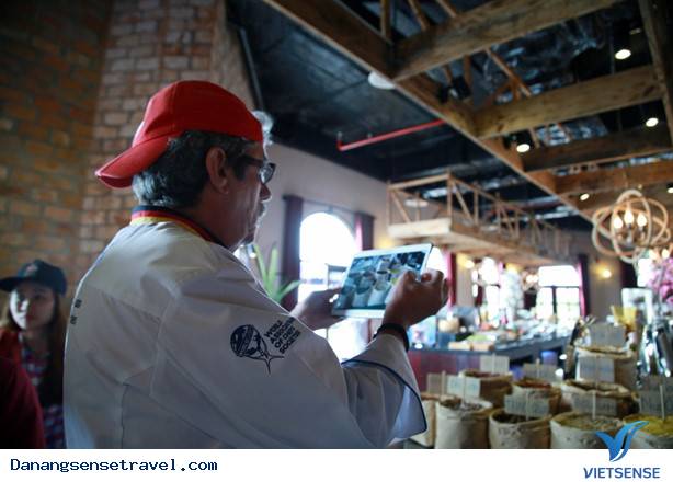 Những đầu bếp quốc tế trổ tài tại Bà Nà Hills - Ảnh 6 Những đầu bếp quốc tế trổ tài tại Bà Nà Hills - Ảnh 6