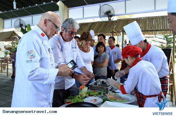 Những đầu bếp quốc tế trổ tài tại Bà Nà Hills - Ảnh 1 Những đầu bếp quốc tế trổ tài tại Bà Nà Hills - Ảnh 1