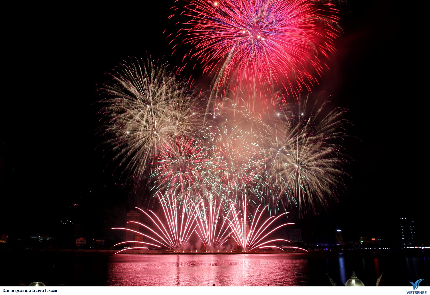 Pháo hoa đội Úc trong đêm chung kết DIFF - Ảnh 2 Pháo hoa đội Úc trong đêm chung kết DIFF - Ảnh 2