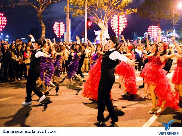Sôi động cùng vũ hội đường phố tại Đà Nẵng - Ảnh 2