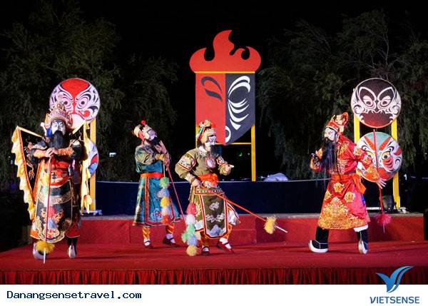 Sôi động Vũ hội đường phố hai bờ sông Hàn Đà Nẵng - Ảnh 3 Sôi động Vũ hội đường phố hai bờ sông Hàn Đà Nẵng - Ảnh 3