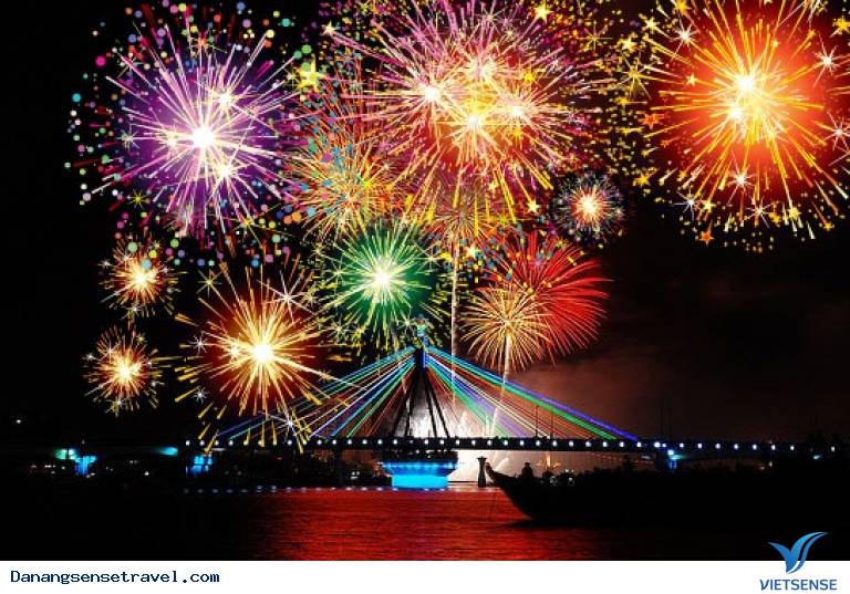 Sự bất ngờ và thú vị lễ hội pháo hoa Đà Nẵng - Ảnh 5 Sự bất ngờ và thú vị lễ hội pháo hoa Đà Nẵng - Ảnh 5