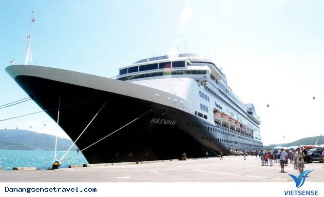 Tàu Biển Volendam Đưa 1.260 khách thăm quan Đến Đà Nẵng - Ảnh 1 Tàu Biển Volendam Đưa 1.260 khách thăm quan Đến Đà Nẵng - Ảnh 1