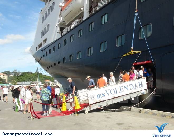 Tàu Biển Volendam Đưa 1.260 khách thăm quan Đến Đà Nẵng - Ảnh 2 Tàu Biển Volendam Đưa 1.260 khách thăm quan Đến Đà Nẵng - Ảnh 2