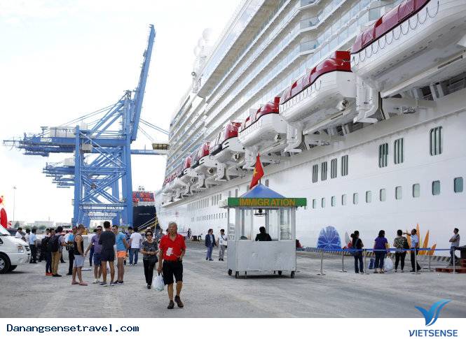 Tàu trải nghiệm Genting Dream đưa khách thăm quan tới Đà Nẵng - Ảnh 2 Tàu trải nghiệm Genting Dream đưa khách thăm quan tới Đà Nẵng - Ảnh 2