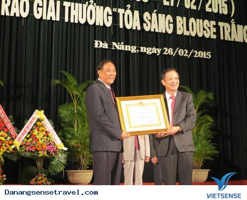 Thành Phố Đà Nẵng Trao Tặng Giải Thưởng "Tỏa Sáng Blouse Trắng" - Ảnh 2 Thành Phố Đà Nẵng Trao Tặng Giải Thưởng "Tỏa Sáng Blouse Trắng" - Ảnh 2