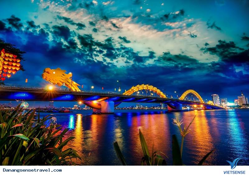 Thưởng thức chương trình biểu diễn đặc sắc trên Cầu Rồng