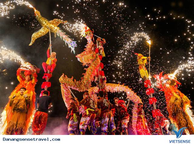 Tác phẩm đầy màu sắc ấn tượng mang tên Lân sư rồng - của Phạm Ngọc Tiến Tác phẩm đầy màu sắc ấn tượng mang tên Lân sư rồng - của Phạm Ngọc Tiến